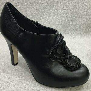 Madden Girl Shoes Women's Size
7.5  Black Rokker Zipper Flower
Pumps Booties